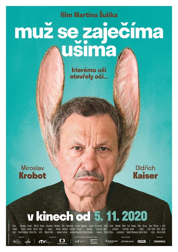 Мужчина с заячьими ушами